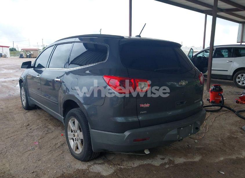 Photo 3 of 2010 Chevrolet Traverse LT (VIN 1GNLVGED8AS124792)