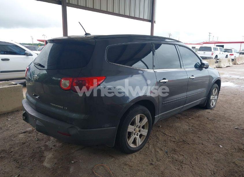 Photo 4 of 2010 Chevrolet Traverse LT (VIN 1GNLVGED8AS124792)
