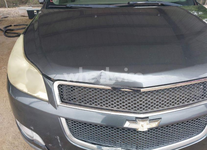 Photo 6 of 2010 Chevrolet Traverse LT (VIN 1GNLVGED8AS124792)