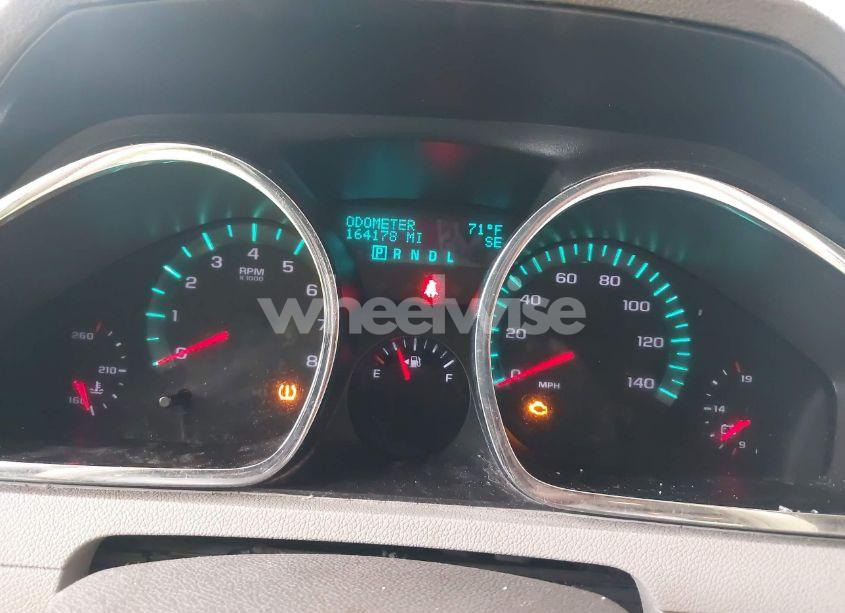 Photo 7 of 2010 Chevrolet Traverse LT (VIN 1GNLVGED8AS124792)