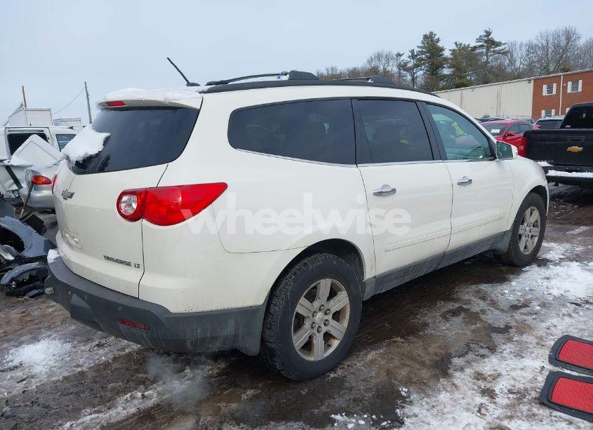 Photo 4 of 2010 Chevrolet Traverse LT (VIN 1GNLVGED9AJ267479)