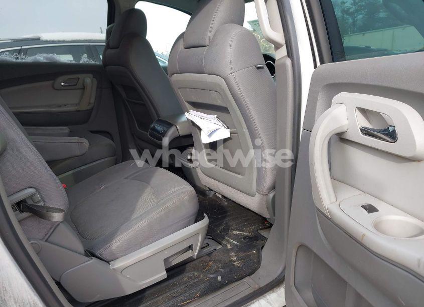 Photo 8 of 2010 Chevrolet Traverse LT (VIN 1GNLVGED9AJ267479)