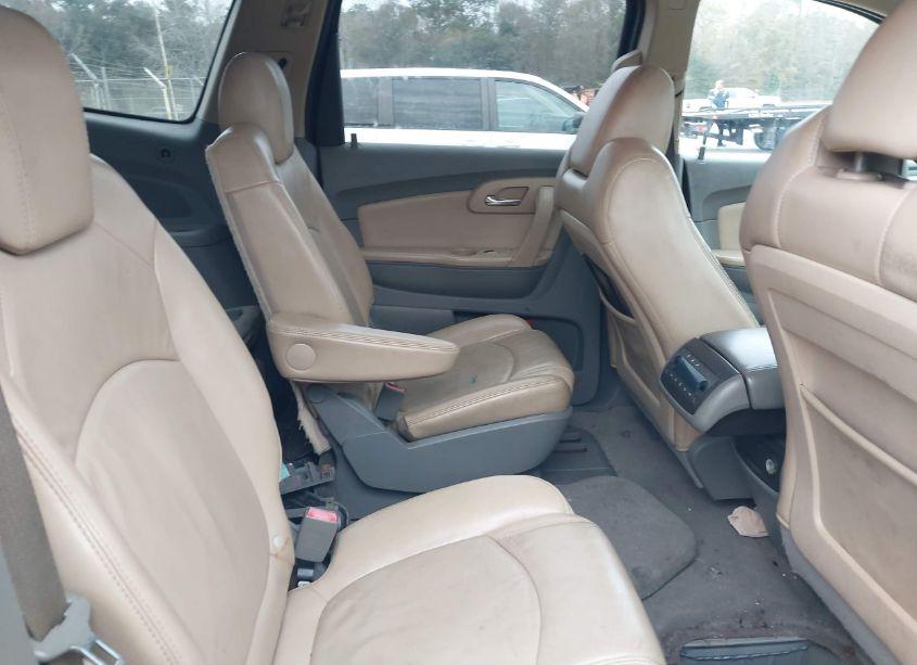 Photo 8 of 2010 Chevrolet Traverse LT (VIN 1GNLVGED9AS140161)