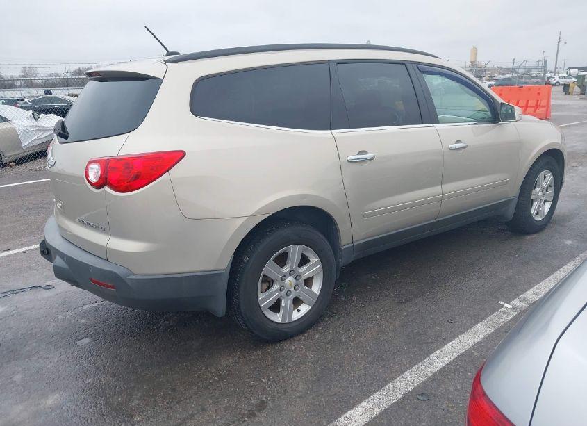 Photo 4 of 2010 Chevrolet Traverse LT (VIN 1GNLVGED9AS145327)