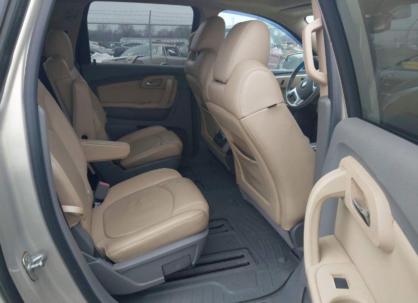 Photo 8 of 2010 Chevrolet Traverse LT (VIN 1GNLVGED9AS145327)