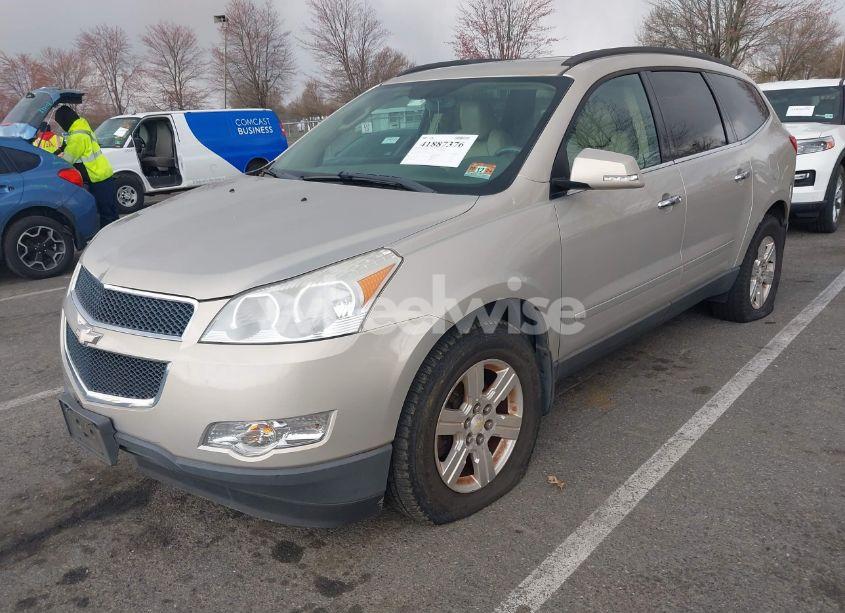 Photo 2 of 2010 Chevrolet Traverse LT (VIN 1GNLVGEDXAS147894)