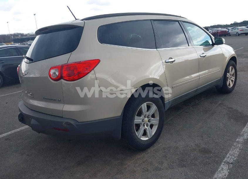 Photo 4 of 2010 Chevrolet Traverse LT (VIN 1GNLVGEDXAS147894)