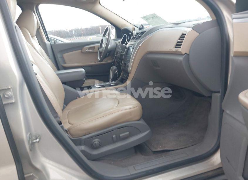 Photo 5 of 2010 Chevrolet Traverse LT (VIN 1GNLVGEDXAS147894)