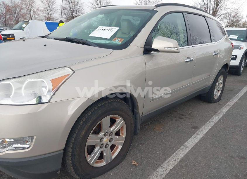 Photo 6 of 2010 Chevrolet Traverse LT (VIN 1GNLVGEDXAS147894)