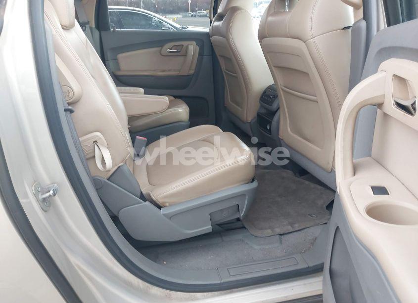 Photo 8 of 2010 Chevrolet Traverse LT (VIN 1GNLVGEDXAS147894)