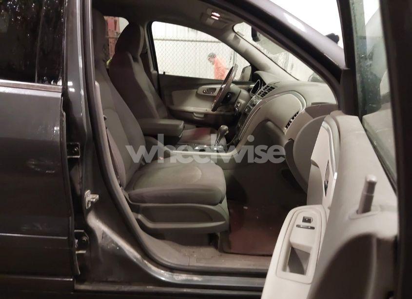 Photo 5 of 2010 Chevrolet Traverse LT (VIN 1GNLVGEDXAS150312)