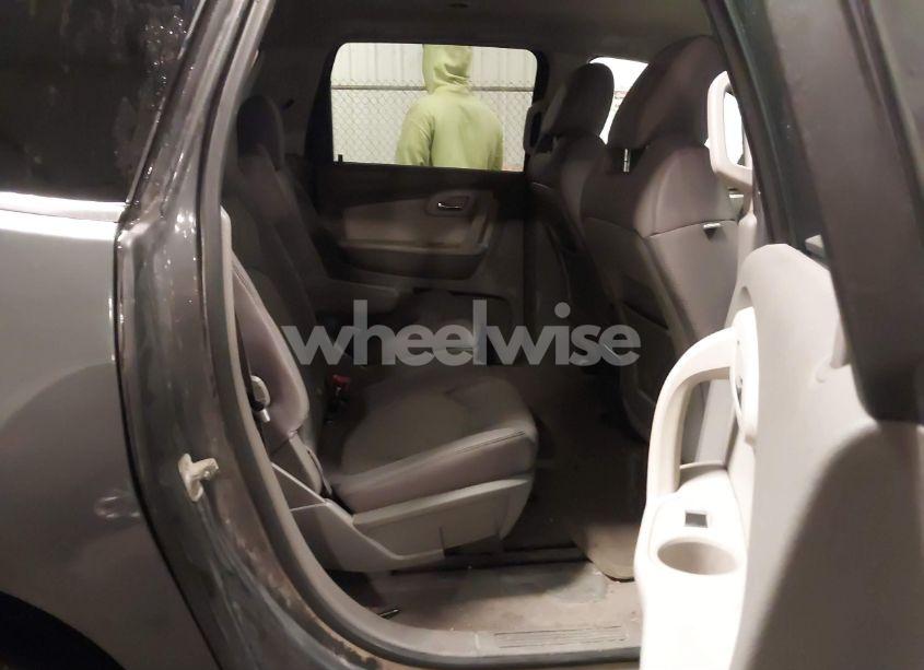 Photo 8 of 2010 Chevrolet Traverse LT (VIN 1GNLVGEDXAS150312)