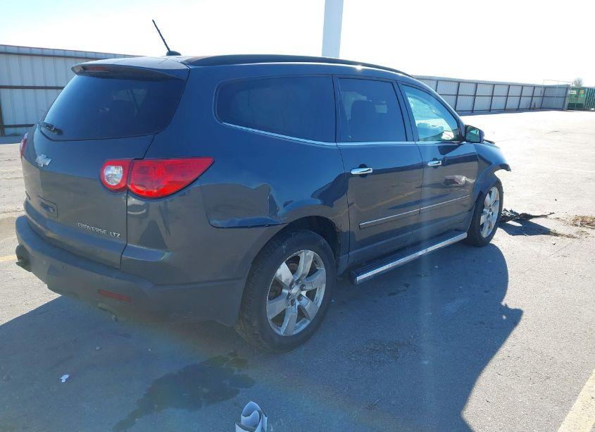 Photo 4 of 2010 Chevrolet Traverse LTZ (VIN 1GNLVHED1AS106849)