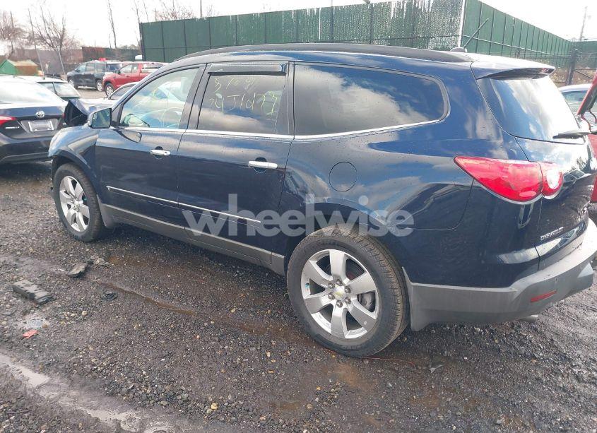 Photo 3 of 2010 Chevrolet Traverse LTZ (VIN 1GNLVHED6AS115756)