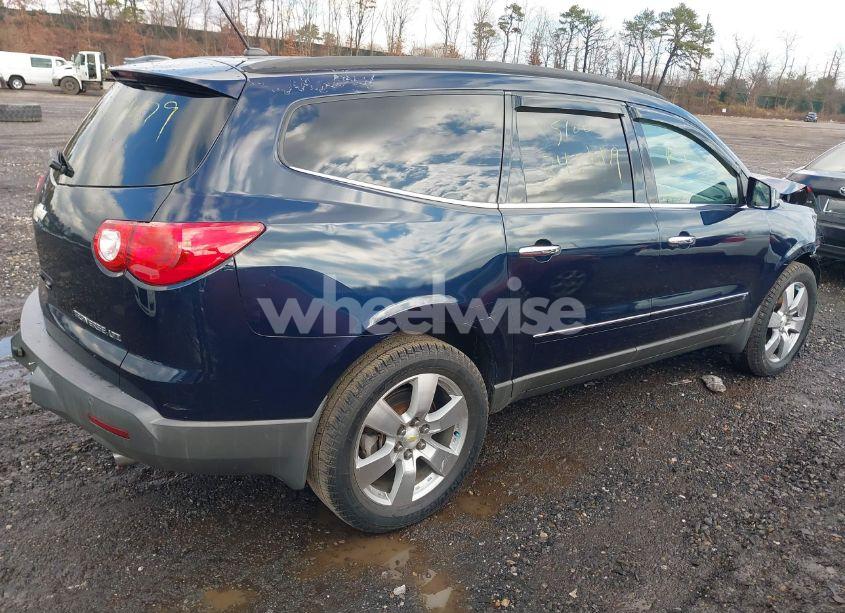 Photo 4 of 2010 Chevrolet Traverse LTZ (VIN 1GNLVHED6AS115756)