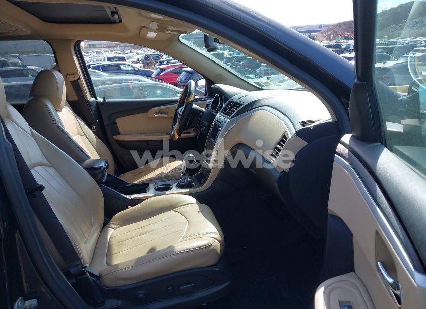 Photo 5 of 2010 Chevrolet Traverse LTZ (VIN 1GNLVHED9AS154261)