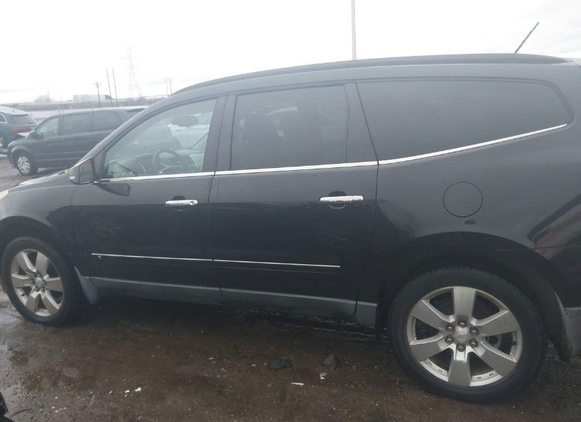 Photo 15 of 2010 Chevrolet Traverse LTZ (VIN 1GNLVHEDXAS105599)
