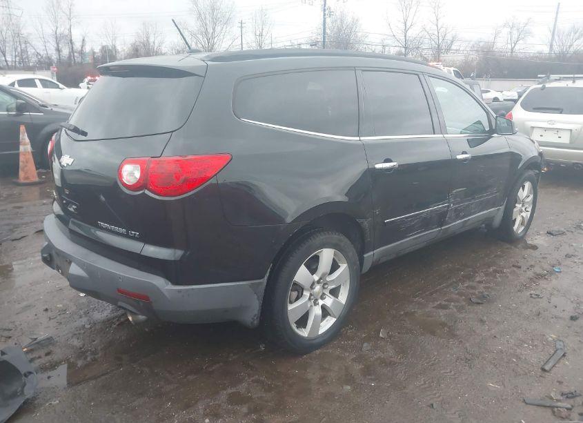 Photo 4 of 2010 Chevrolet Traverse LTZ (VIN 1GNLVHEDXAS105599)