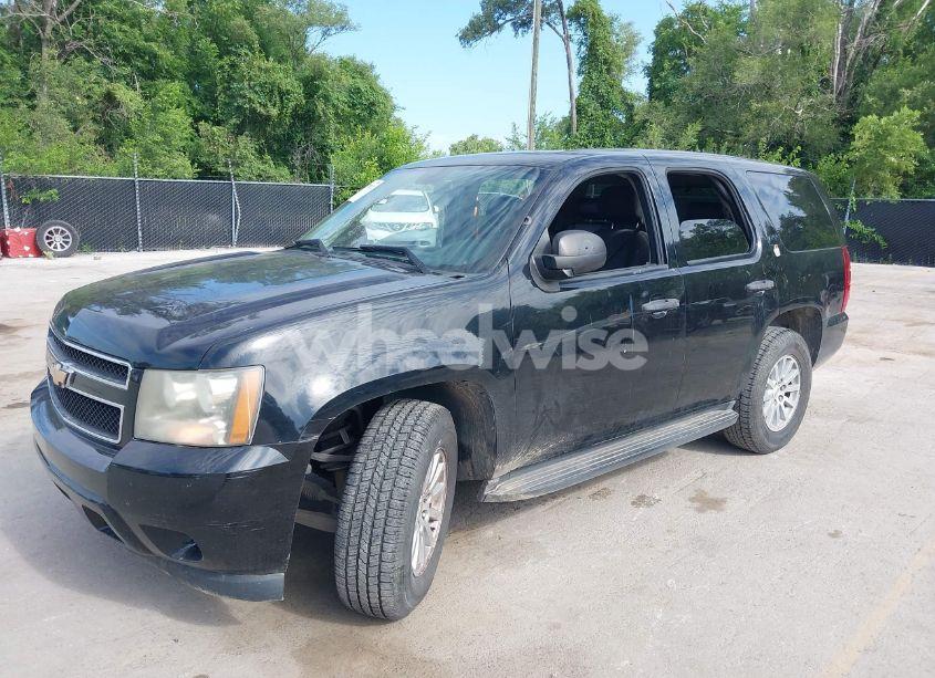 Photo 2 of 2010 Chevrolet Tahoe LS (VIN 1GNMCAE00AR175361)