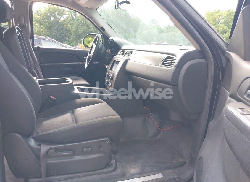 Photo 5 of 2010 Chevrolet Tahoe LS (VIN 1GNMCAE00AR175361)