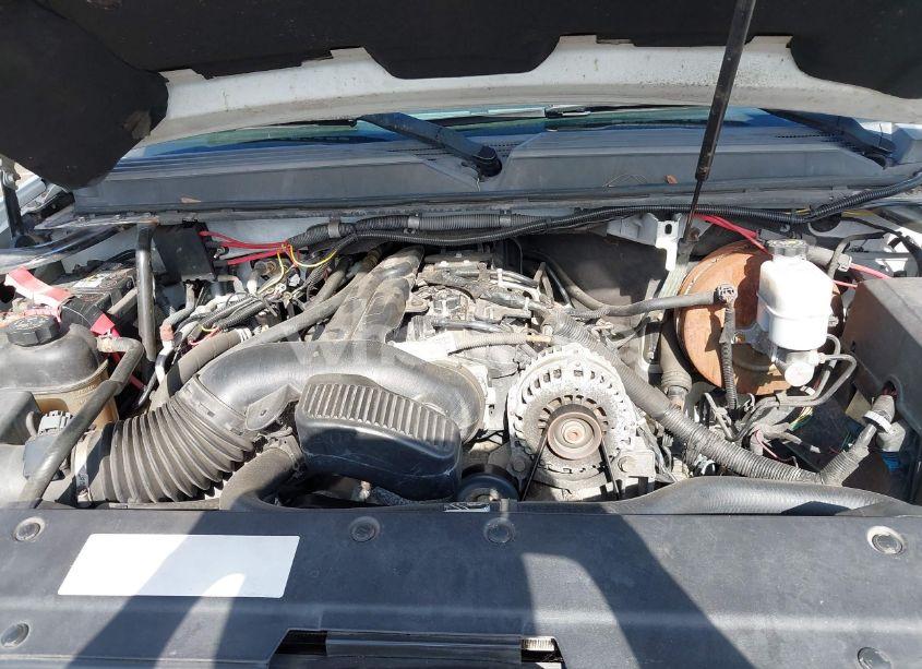 Photo 10 of 2010 Chevrolet Tahoe LS (VIN 1GNMCAE01AR262122)