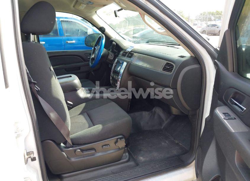 Photo 5 of 2010 Chevrolet Tahoe LS (VIN 1GNMCAE01AR262122)