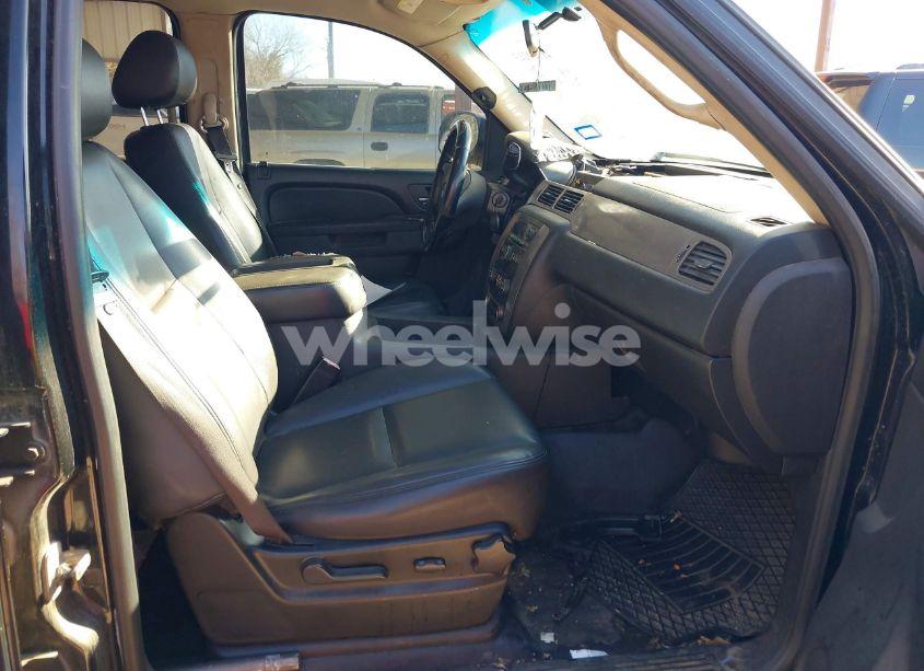 Photo 5 of 2010 Chevrolet Tahoe LS (VIN 1GNMCAE03AR137185)