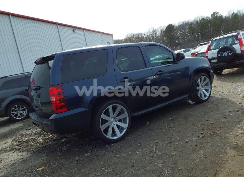 Photo 4 of 2010 Chevrolet Tahoe LS (VIN 1GNMCAE03AR256919)