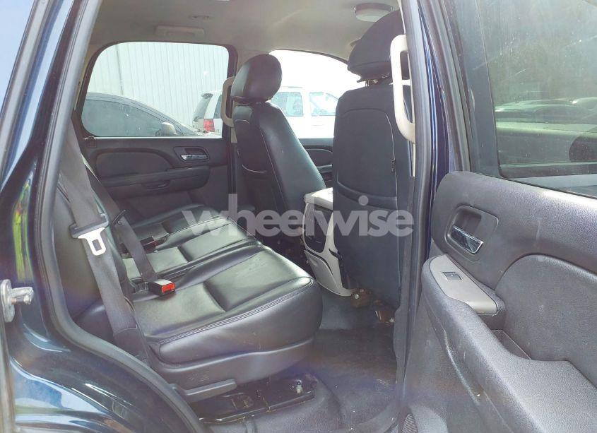 Photo 8 of 2010 Chevrolet Tahoe LS (VIN 1GNMCAE03AR256919)