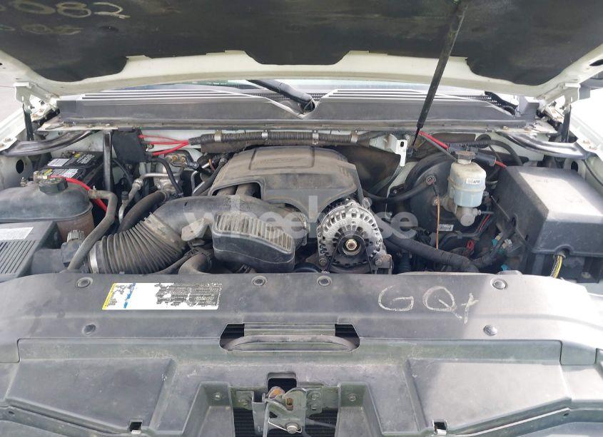 Photo 10 of 2010 Chevrolet Tahoe LS (VIN 1GNMCAE06AR132286)