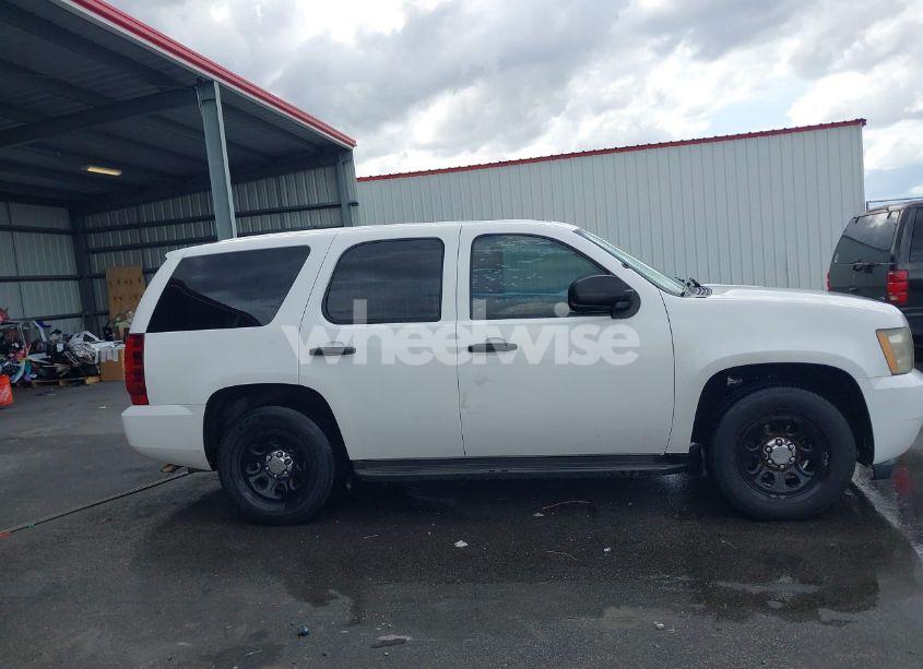 Photo 13 of 2010 Chevrolet Tahoe LS (VIN 1GNMCAE06AR132286)