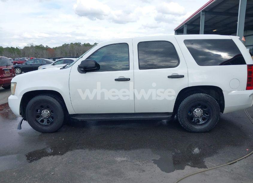 Photo 14 of 2010 Chevrolet Tahoe LS (VIN 1GNMCAE06AR132286)