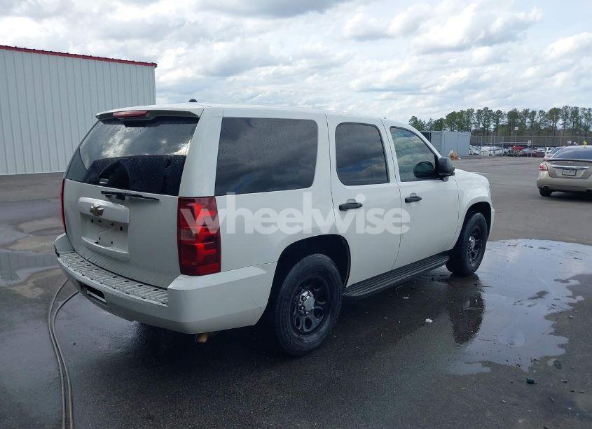 Photo 4 of 2010 Chevrolet Tahoe LS (VIN 1GNMCAE06AR132286)