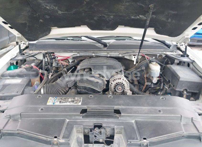 Photo 10 of 2010 Chevrolet Tahoe LS (VIN 1GNMCAE0XAR108203)