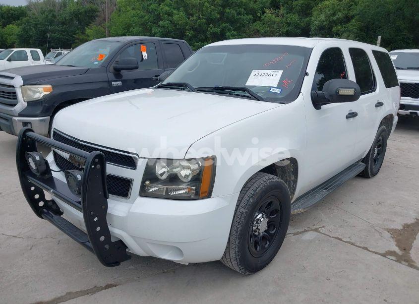 Photo 2 of 2010 Chevrolet Tahoe LS (VIN 1GNMCAE0XAR108203)