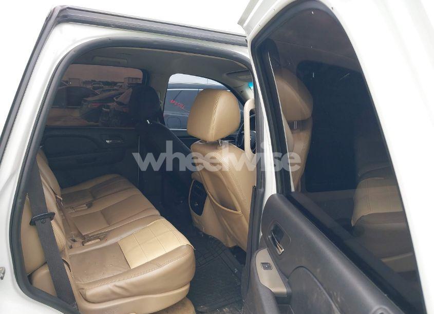 Photo 8 of 2010 Chevrolet Tahoe LS (VIN 1GNMCAE0XAR108203)