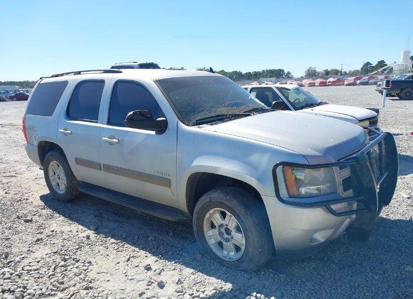 2010 Chevrolet Tahoe LS (VIN 1GNMCAE32AR228085) main photo