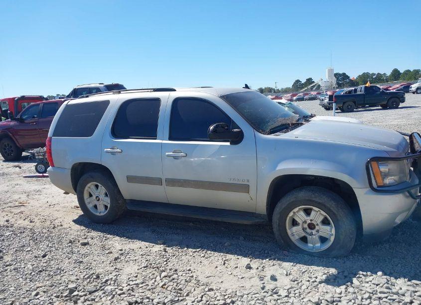 Photo 14 of 2010 Chevrolet Tahoe LS (VIN 1GNMCAE32AR228085)