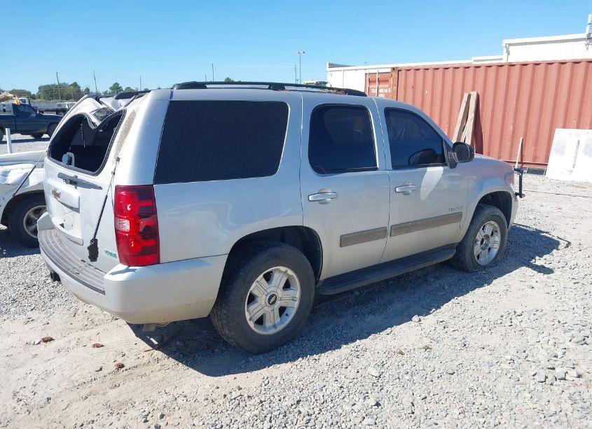 Photo 4 of 2010 Chevrolet Tahoe LS (VIN 1GNMCAE32AR228085)