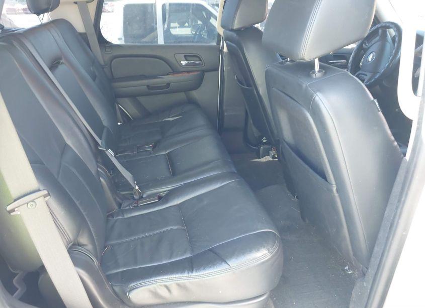 Photo 8 of 2010 Chevrolet Tahoe LS (VIN 1GNMCAE32AR228085)