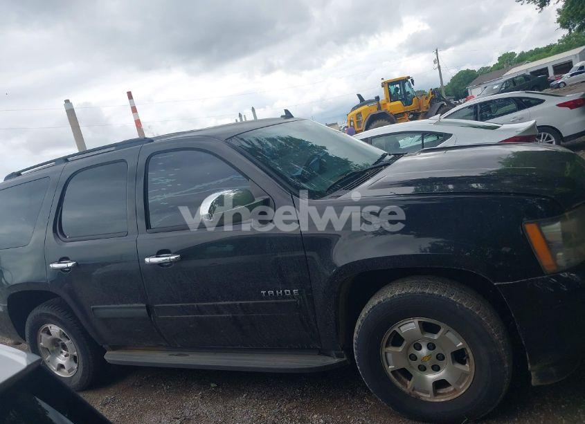 Photo 13 of 2010 Chevrolet Tahoe LS (VIN 1GNMCAE36AR176492)