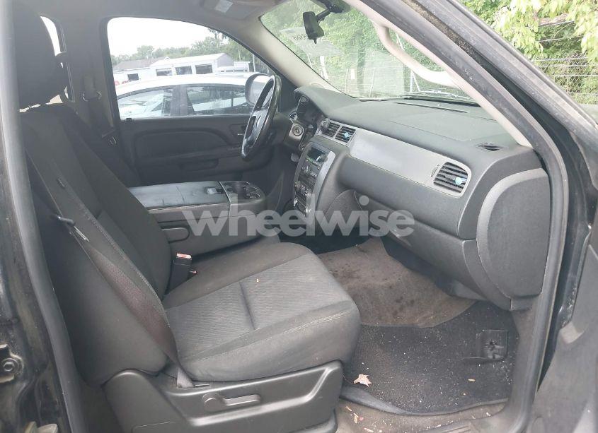 Photo 5 of 2010 Chevrolet Tahoe LS (VIN 1GNMCAE36AR176492)