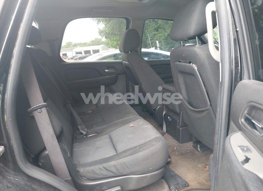 Photo 8 of 2010 Chevrolet Tahoe LS (VIN 1GNMCAE36AR176492)