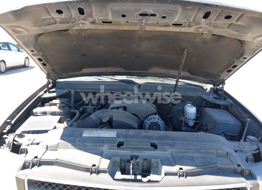 Photo 10 of 2010 Chevrolet Tahoe LS (VIN 1GNMCAE39AR169004)