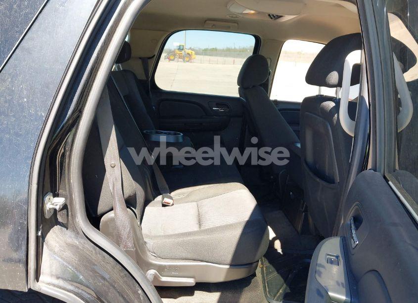 Photo 8 of 2010 Chevrolet Tahoe LS (VIN 1GNMCAE39AR169004)