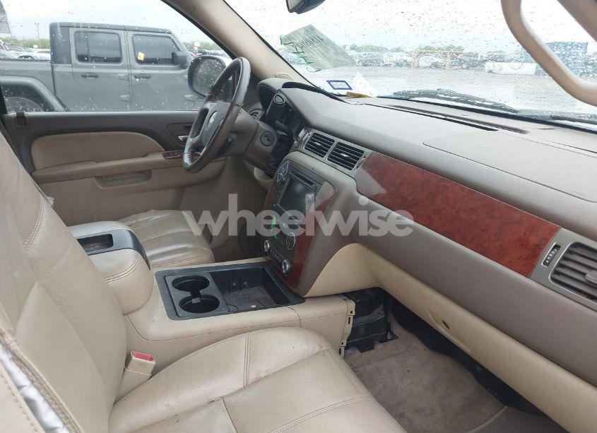 Photo 5 of 2010 Chevrolet Tahoe LT (VIN 1GNMCBE31AR226723)