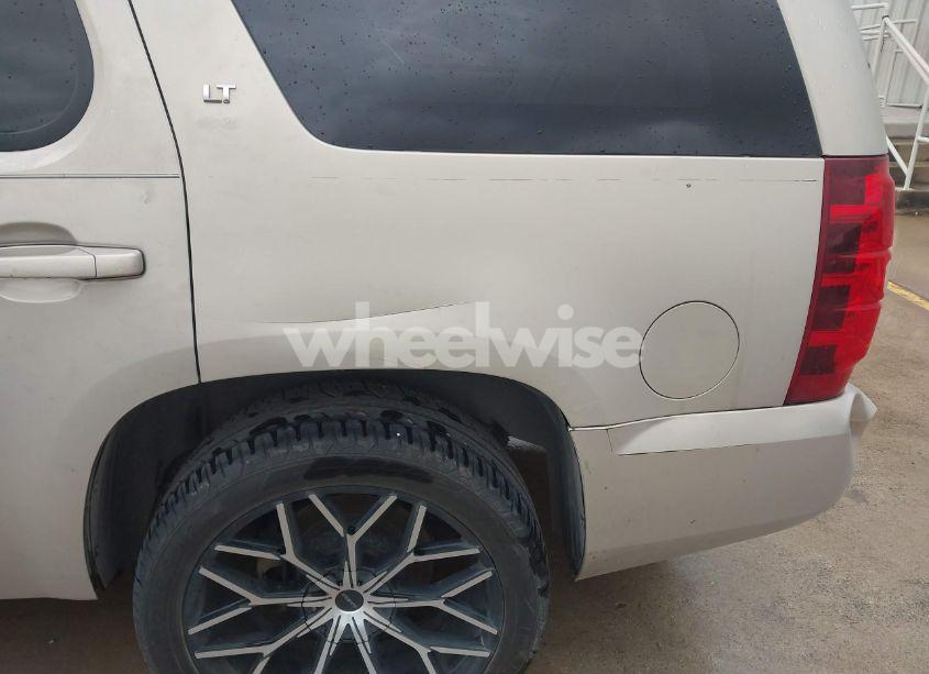 Photo 6 of 2010 Chevrolet Tahoe LT (VIN 1GNMCBE31AR226723)