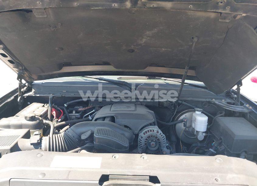 Photo 10 of 2010 Chevrolet Tahoe LT (VIN 1GNMCBE32AR115615)