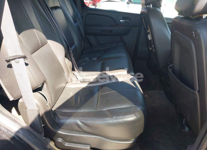 Photo 8 of 2010 Chevrolet Tahoe LT (VIN 1GNMCBE32AR115615)