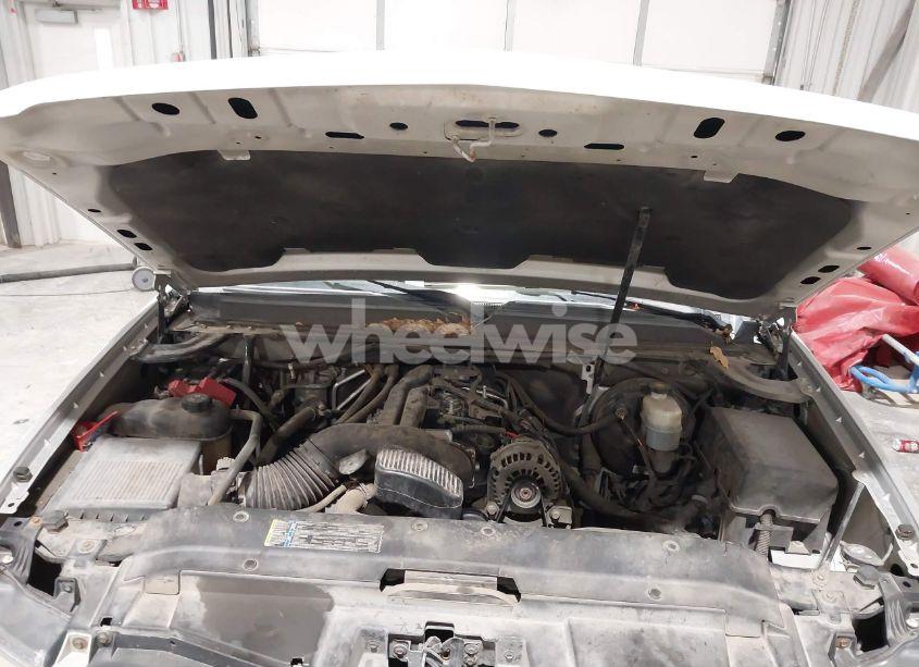 Photo 10 of 2010 Chevrolet Tahoe LT (VIN 1GNMCBE32AR244471)